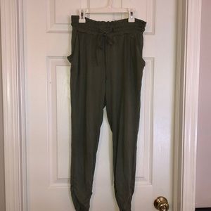 American Eagle Joggers!